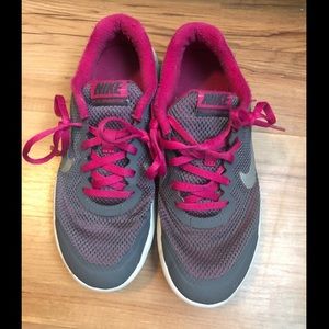 Girls size 3.5 Nikes big girls